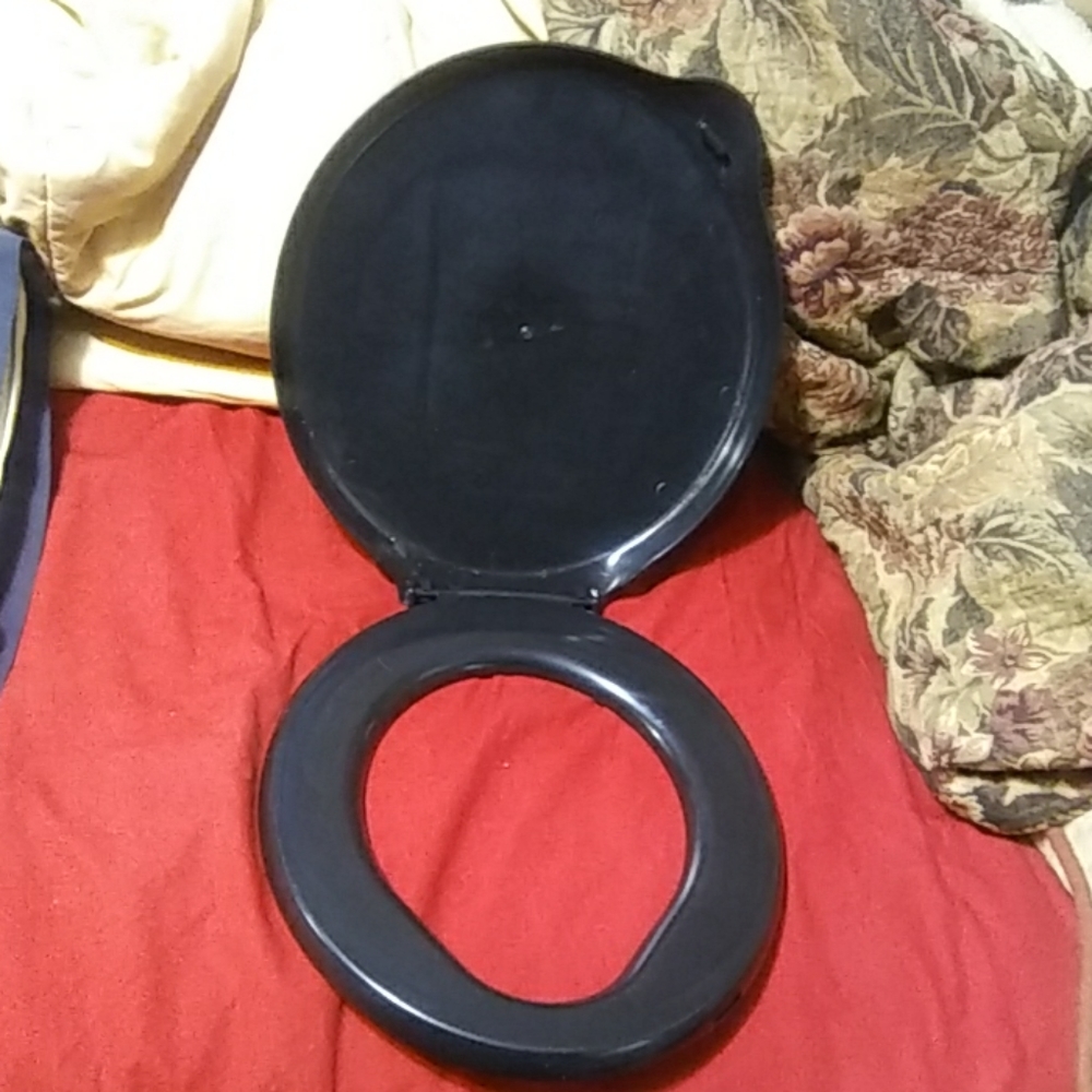 Bucket toilet cover made in canada lugable Lou